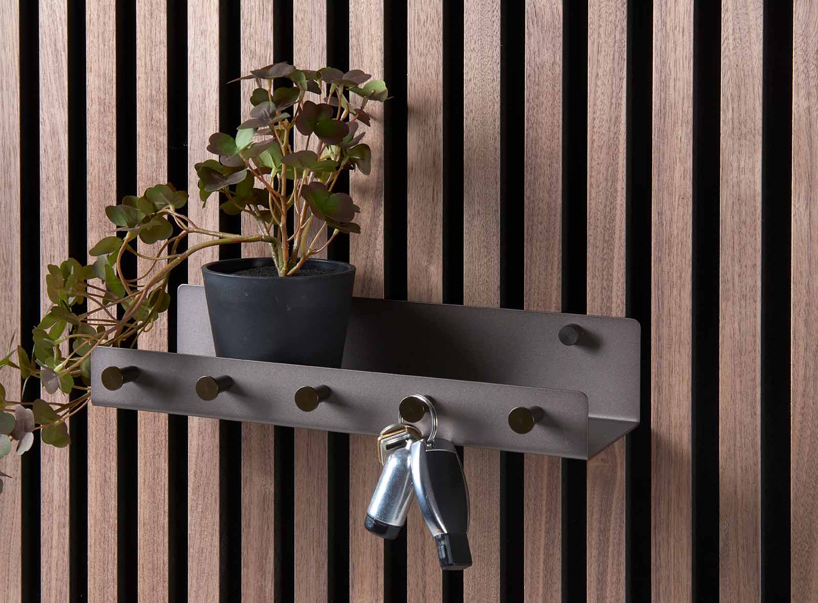 Multi-shelf-med-storage-brown-miljoe-billede-low-res 2400 mm LED-kisko kaukosäätimellä